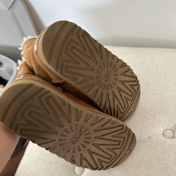 Ugg Australia Winter Snow Boots 4 - Picture 3 of 5